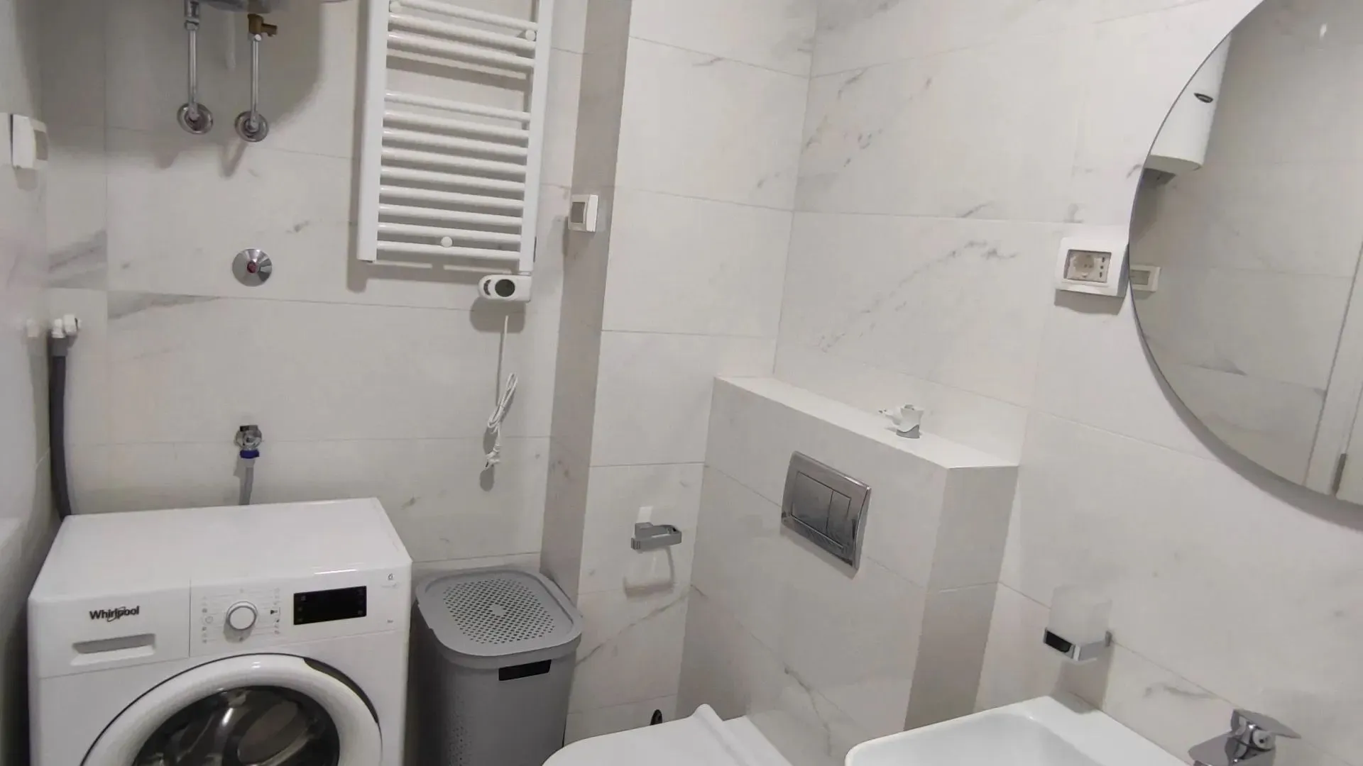 Izdavanje, jednosoban stan, 49m², Central Point, Podgorica
