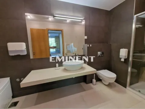 Izdavanje, trosoban stan, 130m², Savski Venac, Beograd - image 10