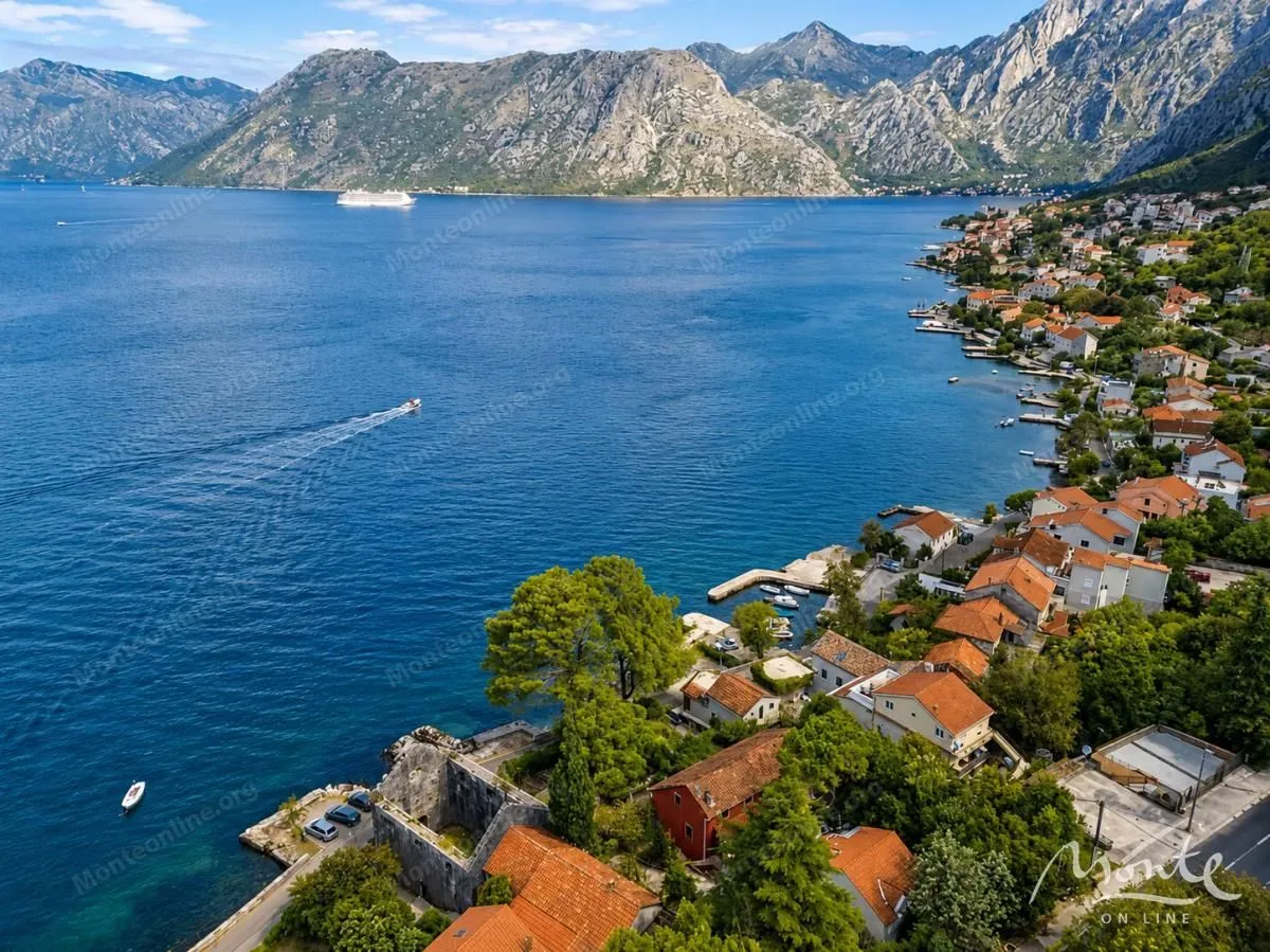 Prodaja, kuća, 170m², Dobrota, Kotor