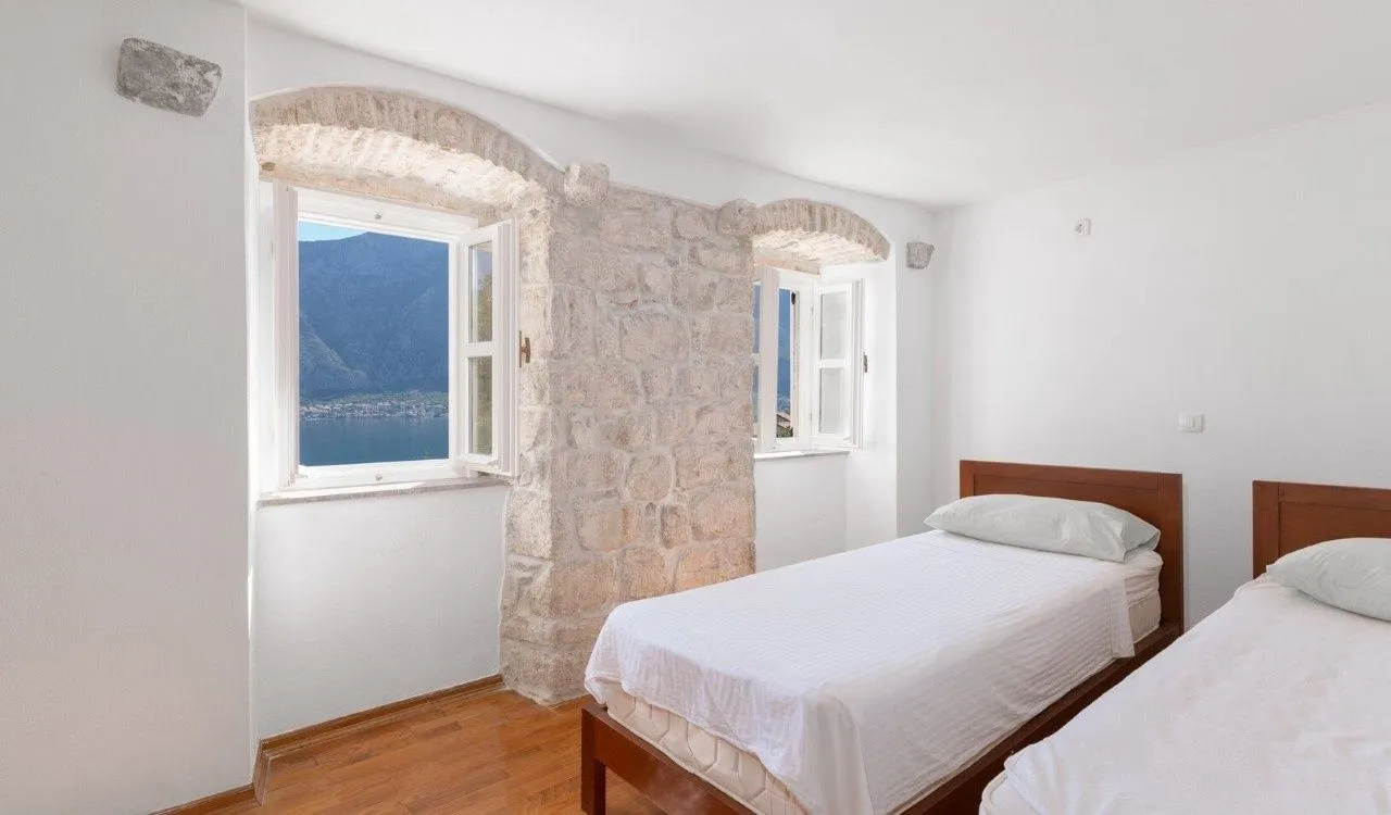 Prodaja, kuća, 800m², Prčanj, Kotor
