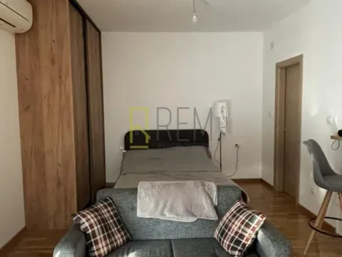 Izdavanje, garsonjera, 33m², Zagorič, Podgorica