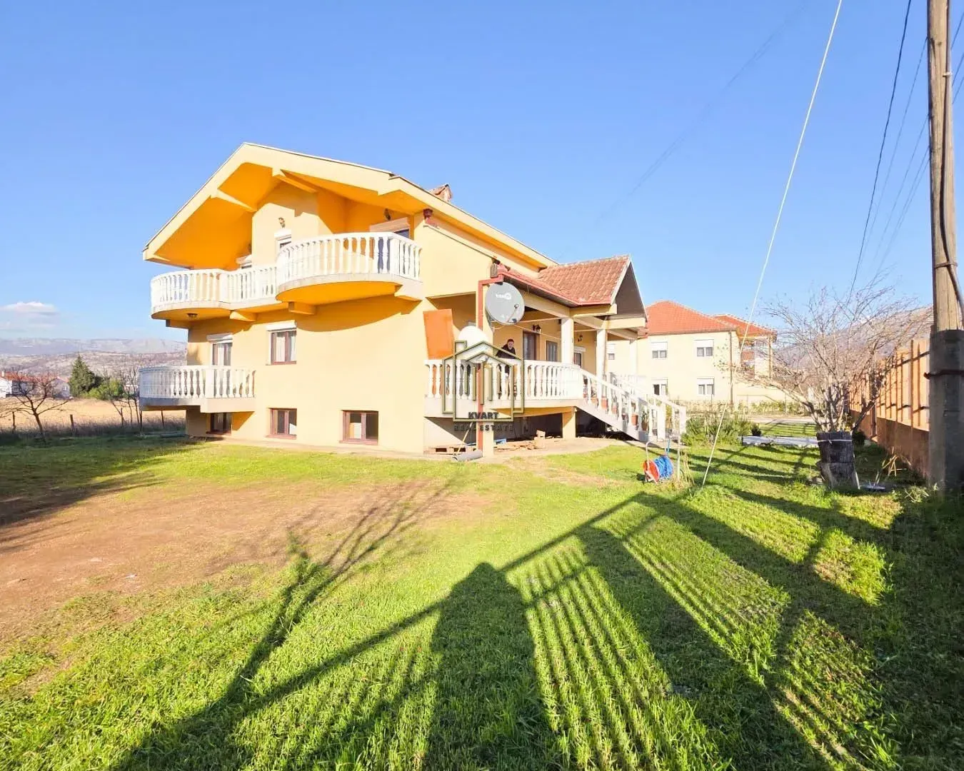 Prodaja, kuća, 350m², Zlatica, Podgorica