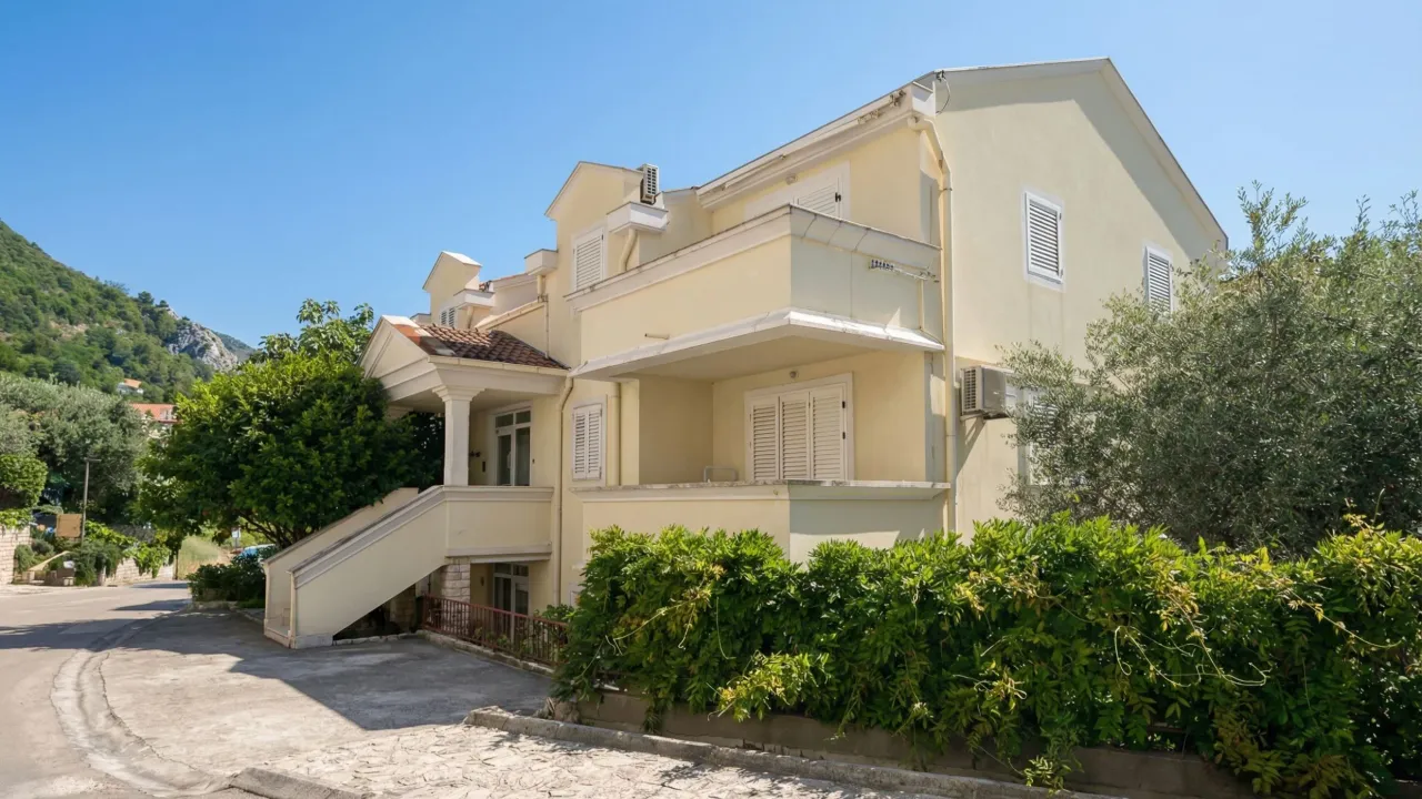 Sale, two bedroom apartment, 45m², Sveti Stefan, Budva