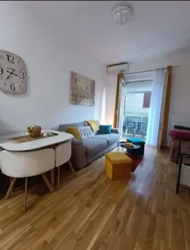 Living room with dining area and access to the terrace. - image 8