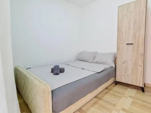 Izdavanje, jednosoban stan, 42m², Bečići, Budva - image 17