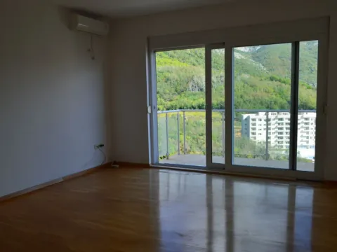 Sale, two bedroom apartment, 72m², Bečići, Budva - image 1