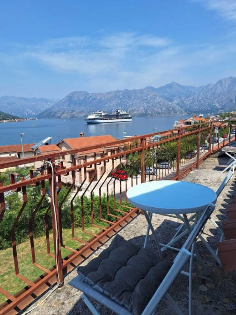 Rent, three bedroom apartment, 90m², Dobrota, Kotor