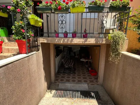 Prodaja, kuća, 200m², Donja Gorica, Podgorica - image 24