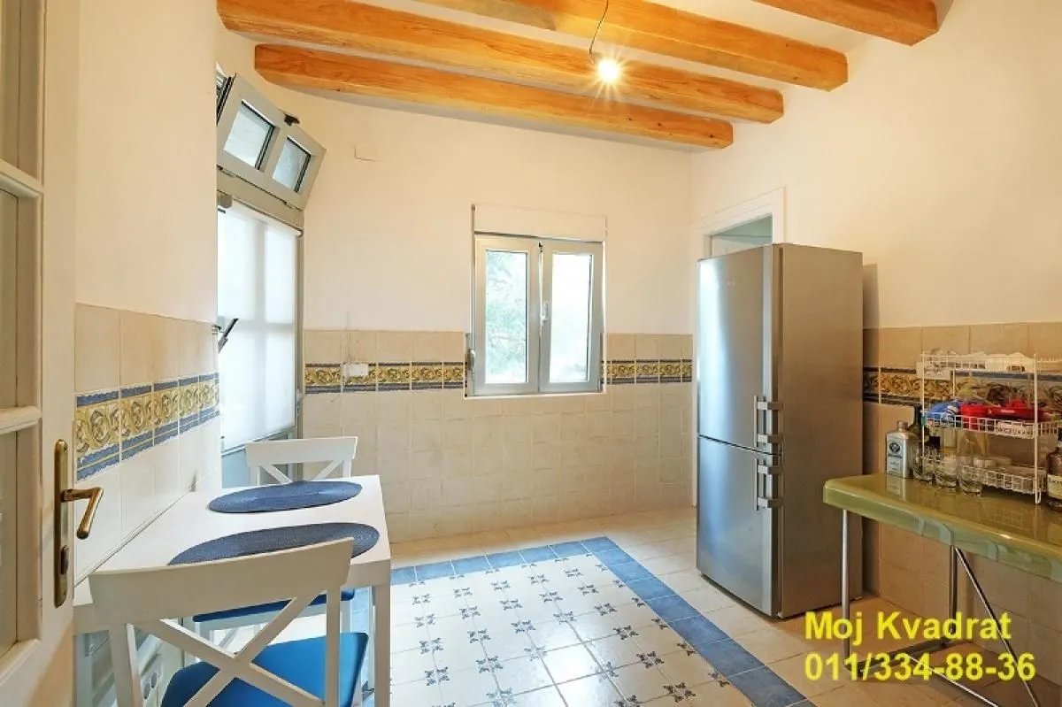 Izdavanje, četvorosoban stan, 77m², Dušanovac, Voždovac Sve Podlokacije