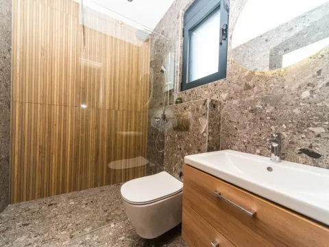 Prodaja, kuća, 150m², Gornja Gorica, Podgorica - image 13