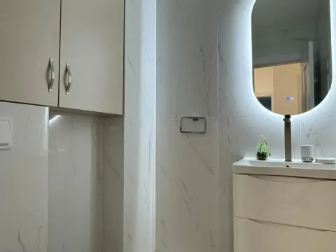 Sale, two bedroom apartment, 74m², Bečići, Budva - image 10