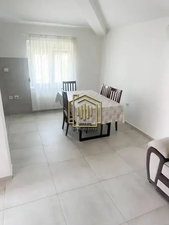 Izdavanje, jednosoban stan, 45m², Zlatica, Podgorica