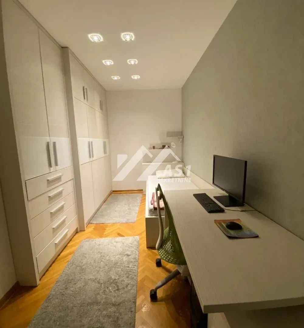 Izdavanje, dvosoban stan, 50m², Centar, Novi Sad