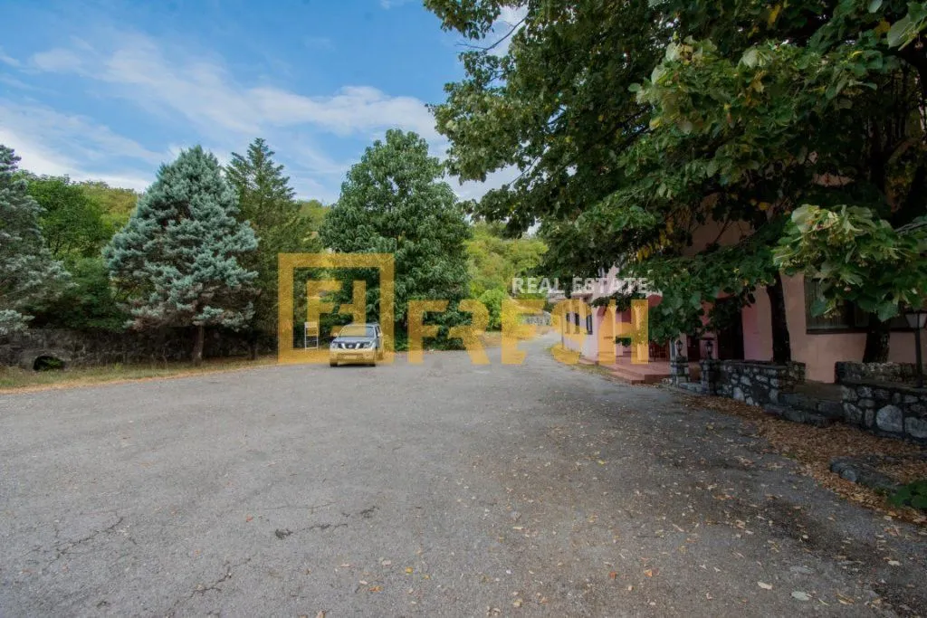 Sale, house, 600m², Ostalo, Podgorica