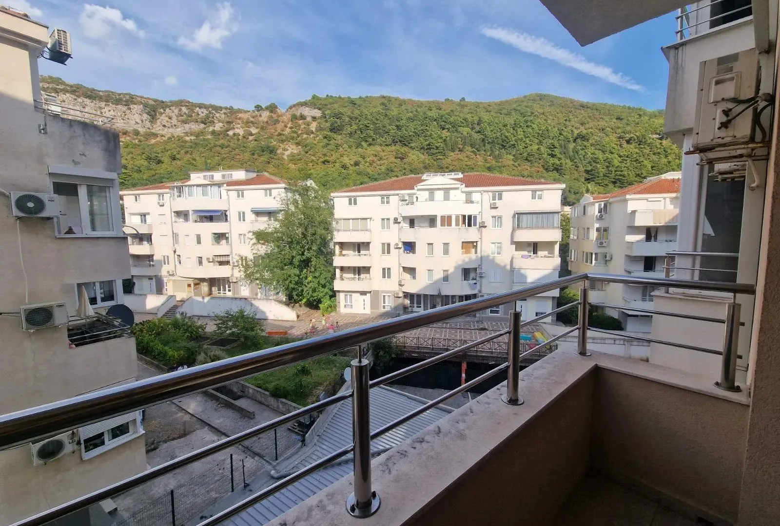 Izdavanje, garsonjera, 35m², Budva, Crna Gora