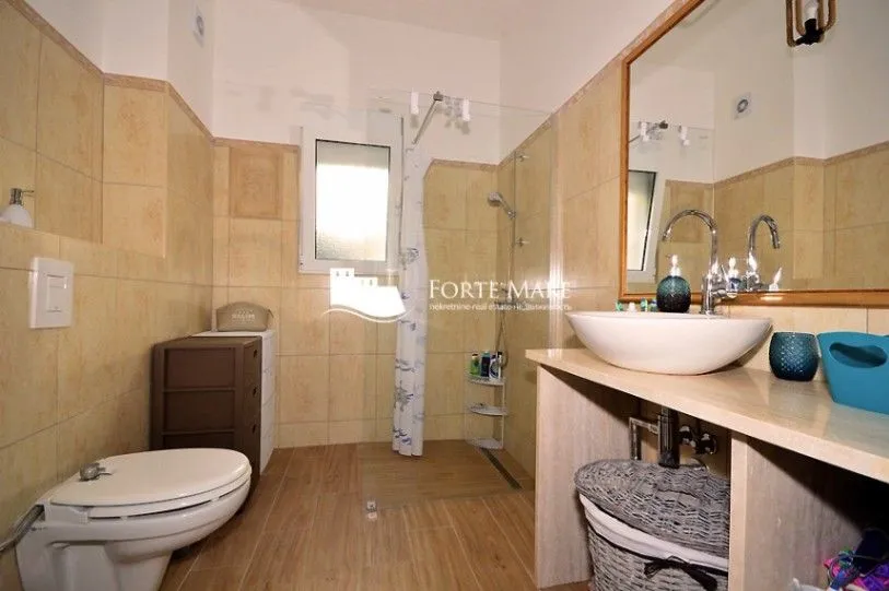 Prodaja, trosoban stan, 80m², Đenovići, Herceg Novi