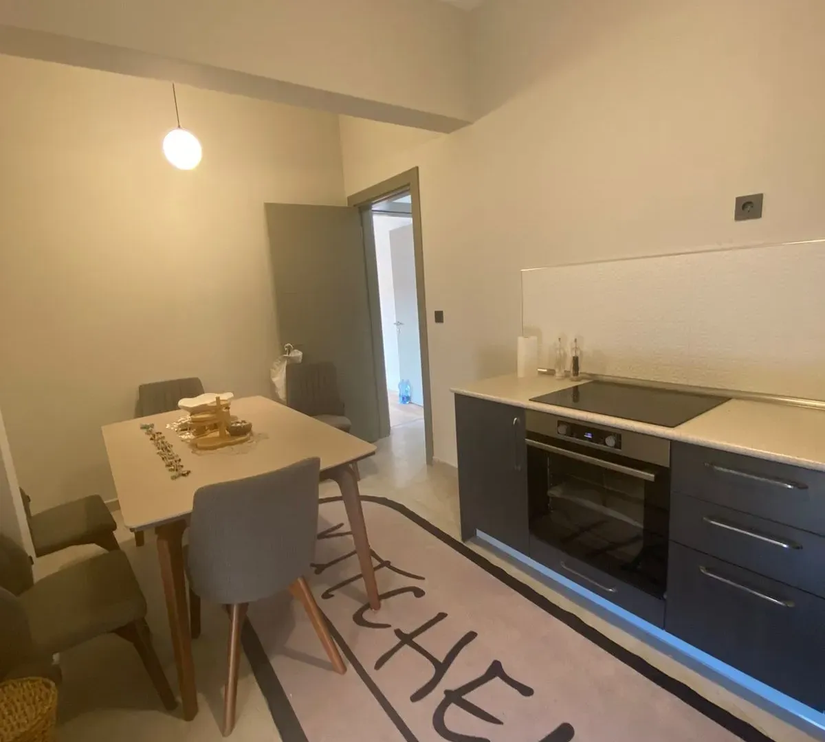 Izdavanje, trosoban stan, 130m², Herceg Novi, Crna Gora