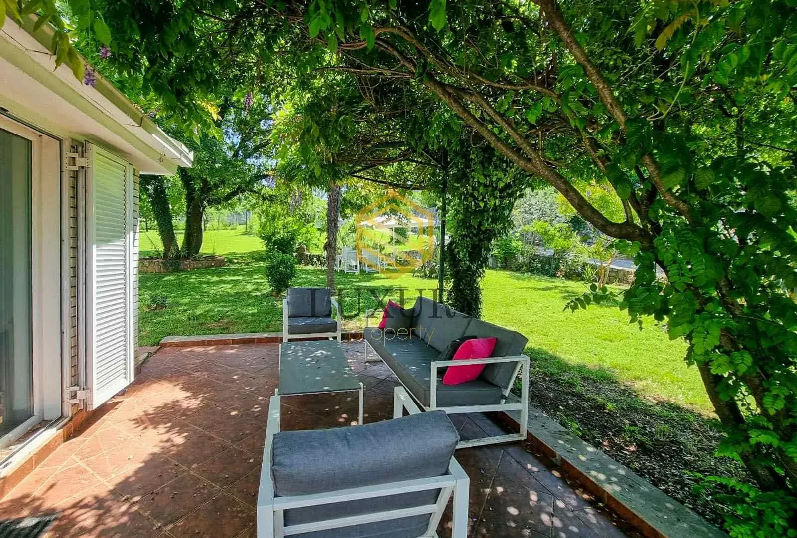 Rent, house, 270m², Mareza, Podgorica