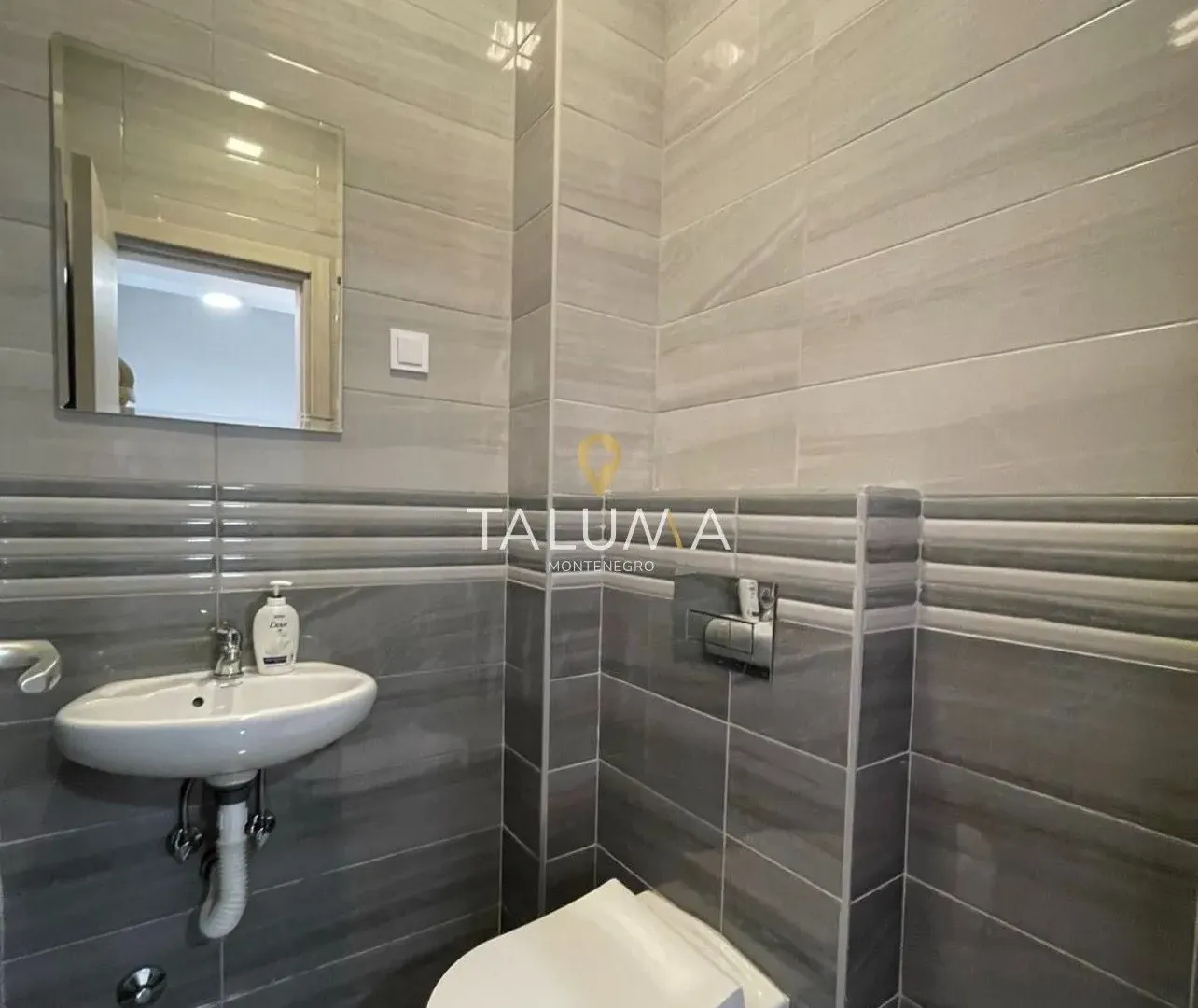 Izdavanje, dvosoban stan, 74m², Stari Aerodrom, Podgorica