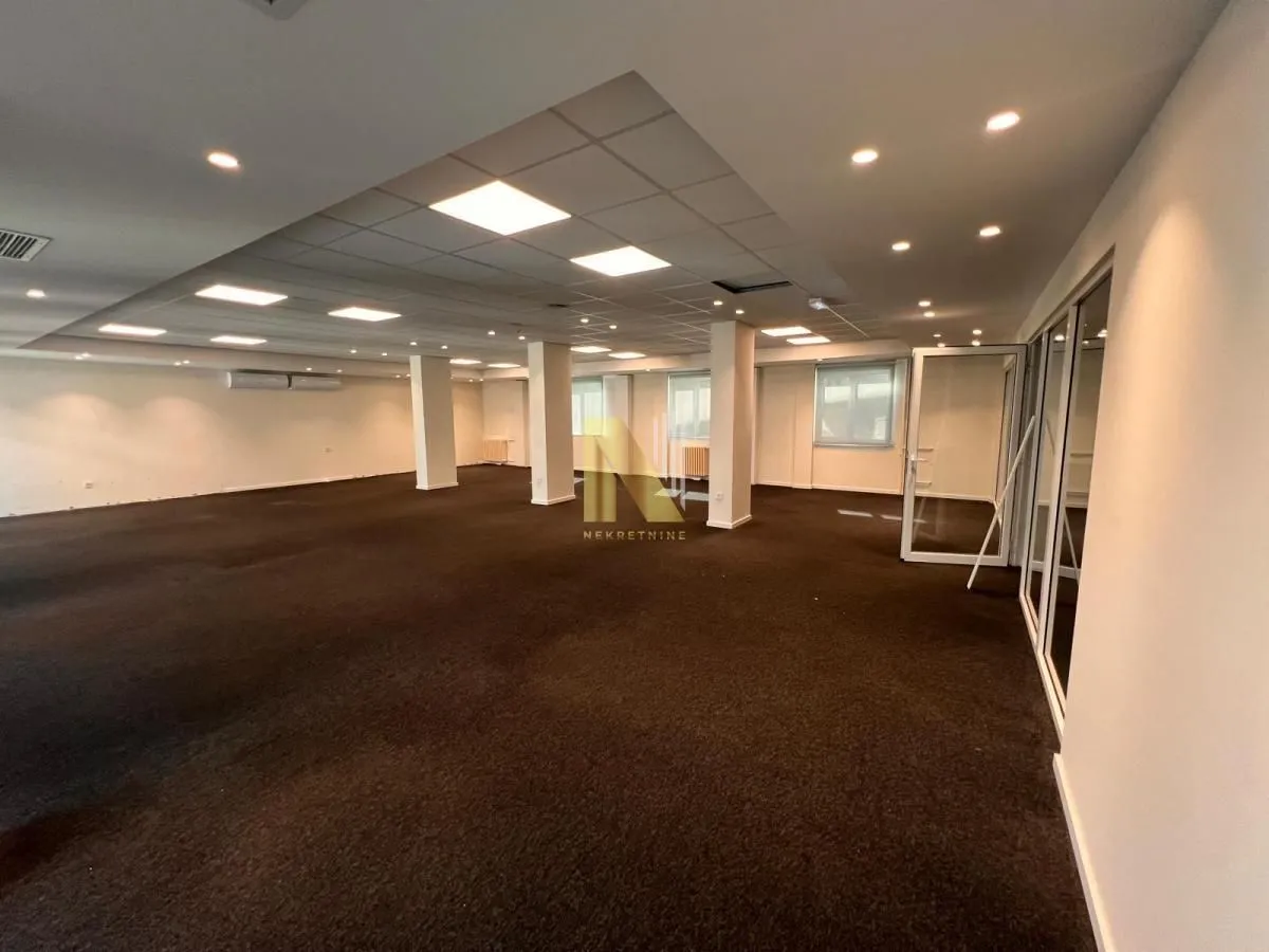 Rent, office space, 1050m², Centar, Novi Sad
