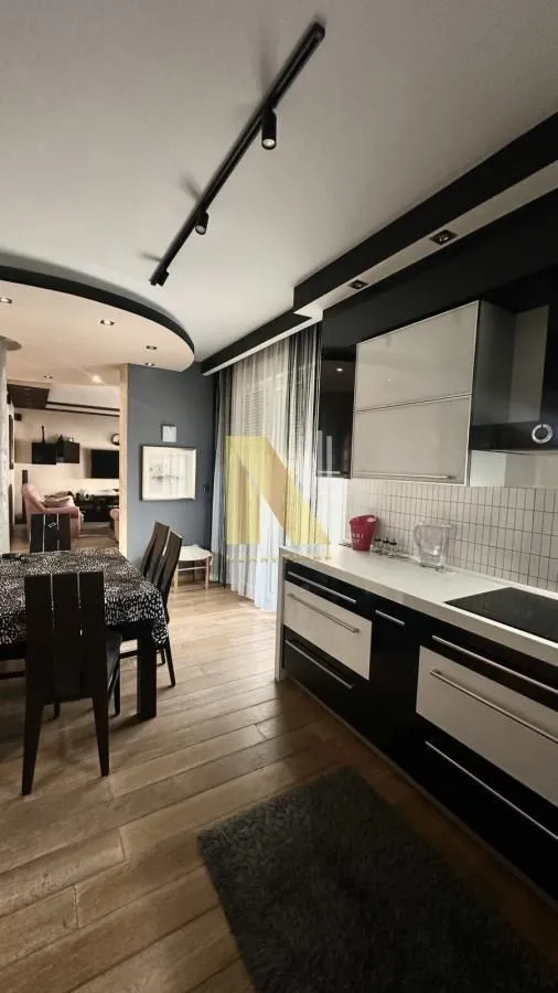 Izdavanje, stan, 126m², Adamovićevo Naselje, Novi Sad Sve Podlokacije