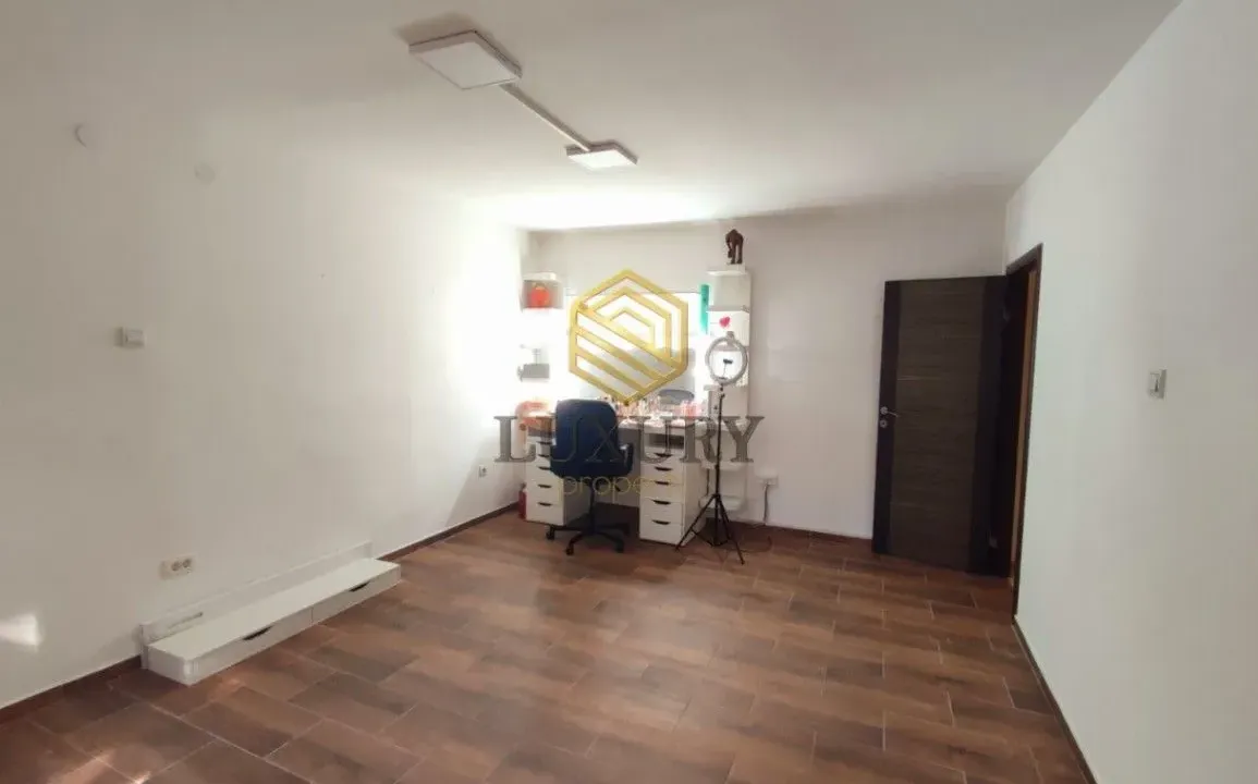 Izdavanje, poslovni prostor, 80m², Blok 5, Podgorica