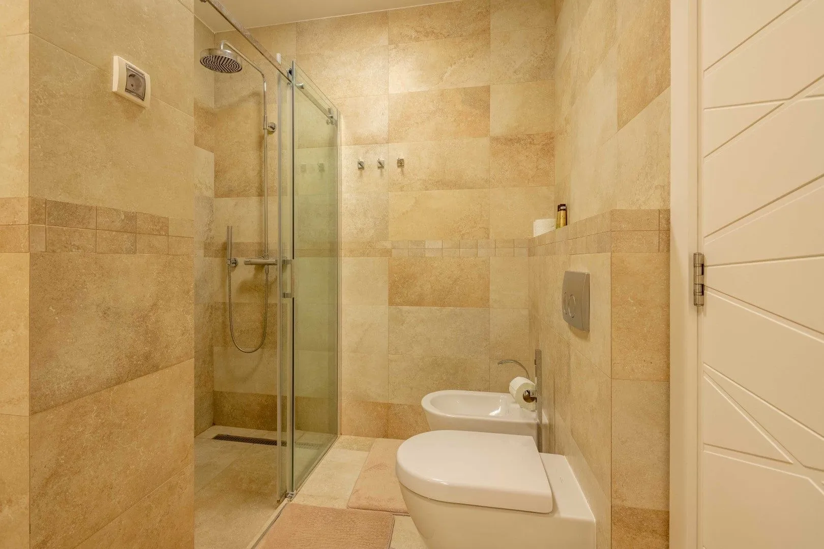 Prodaja, trosoban stan, 139m², Rijeka Reževići, Budva