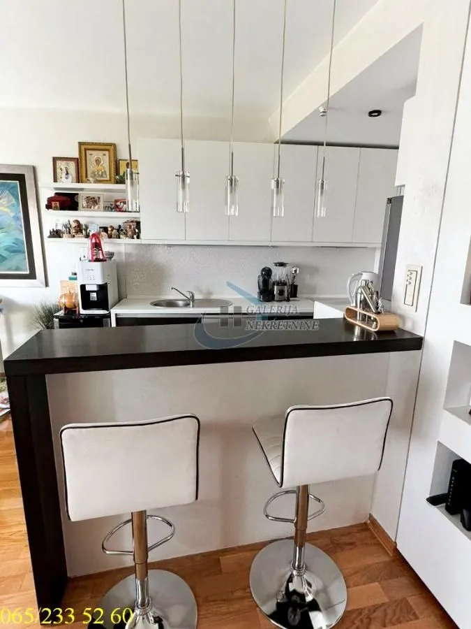 Sale, four bedroom apartment, 270m², Skojevsko Naselje, Beograd
