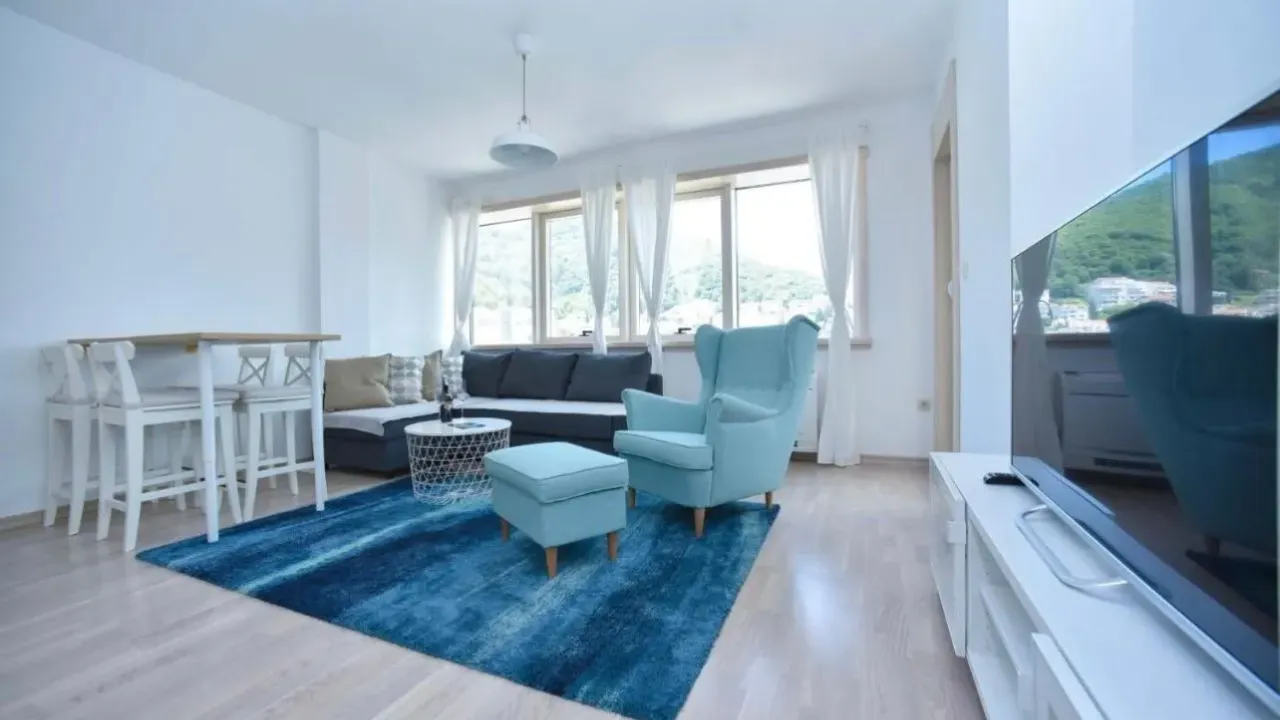 Izdavanje, jednosoban stan, 47m², Budva, Crna Gora