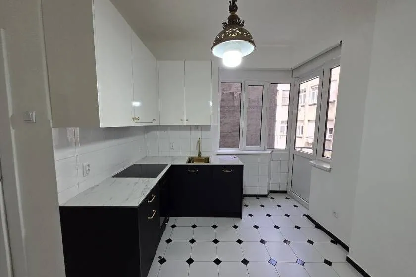 Rent, four bedroom apartment, 136m², Stari Grad, Beograd