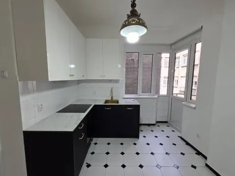 Rent, four bedroom apartment, 136m², Stari Grad, Beograd - image 6