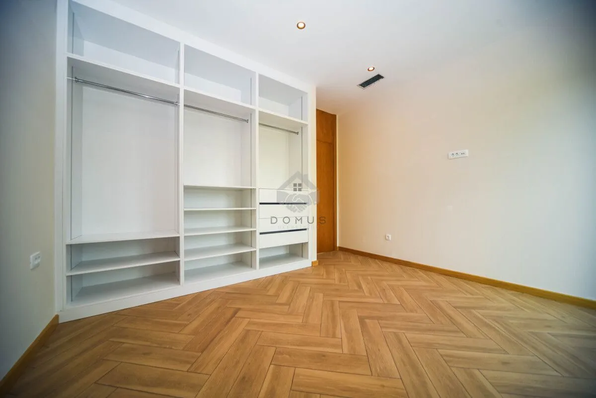 Izdavanje, kuća, 350m², Tuzi, Podgorica