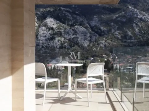 Izdavanje, dvosoban stan, 136m², Škaljari, Kotor - image 5