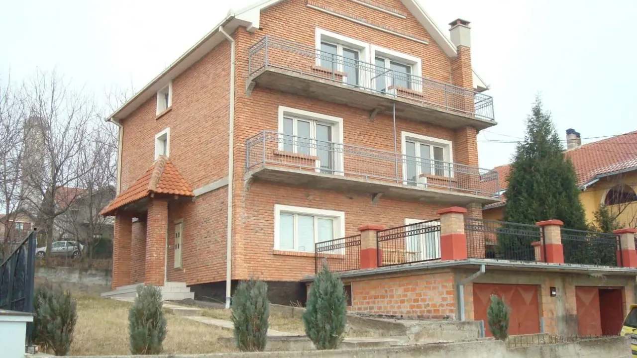 Rent, house, 369m², Voždovac Sve Podlokacije, Beograd