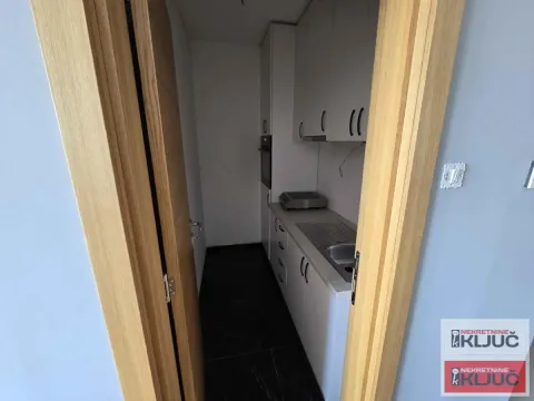 Prodaja, dvosoban stan, 42m², Centar, Novi Sad - image 6