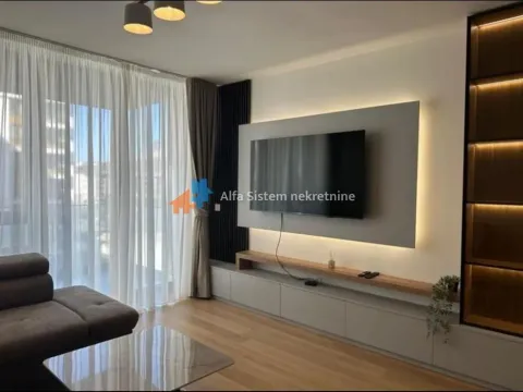 Izdavanje, trosoban stan, 86m², Savski Venac, Beograd - image 2