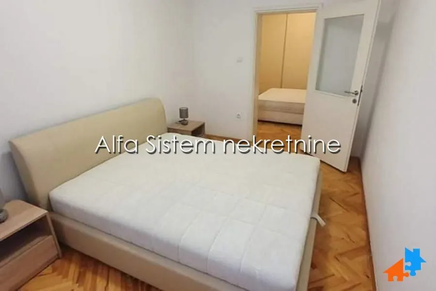 Izdavanje, četvorosoban stan, 120m², Savski Venac, Beograd