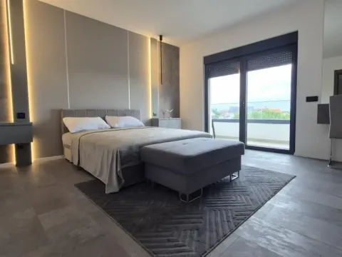Rent, house, 250m², Zemun Ugrinovci, Zemun Sve Podlokacije - image 8