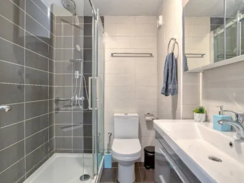 Izdavanje, dvosoban stan, 85m², Muo, Kotor - image 8