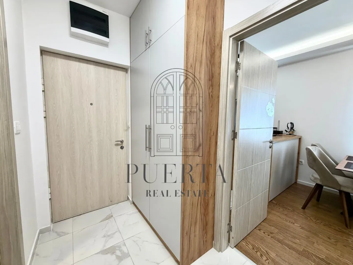 Izdavanje, jednosoban stan, 45m², Pobrežje, Podgorica