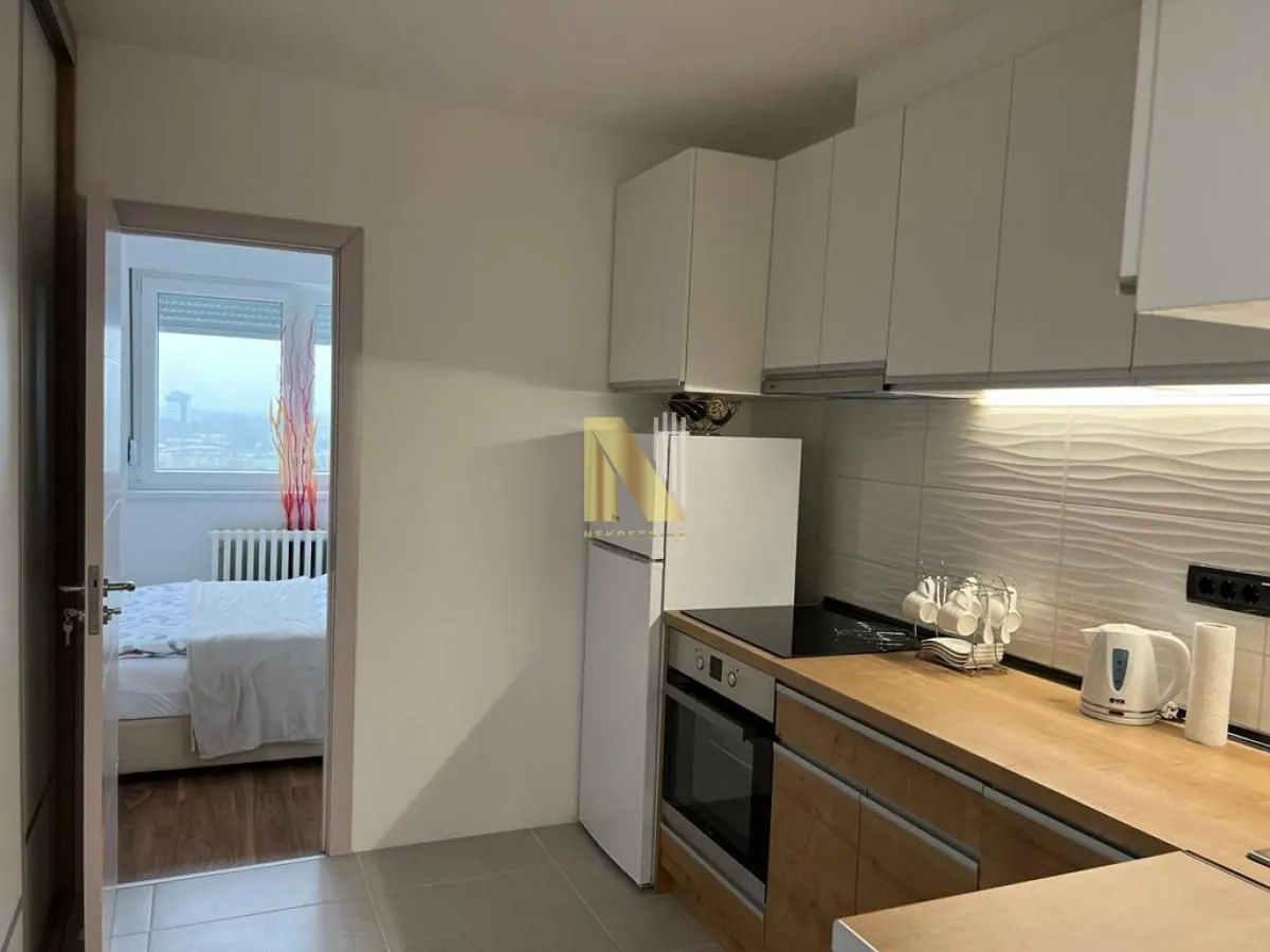 Izdavanje, jednosoban stan, 40m², Železnička Stanica, Novi Sad Sve Podlokacije
