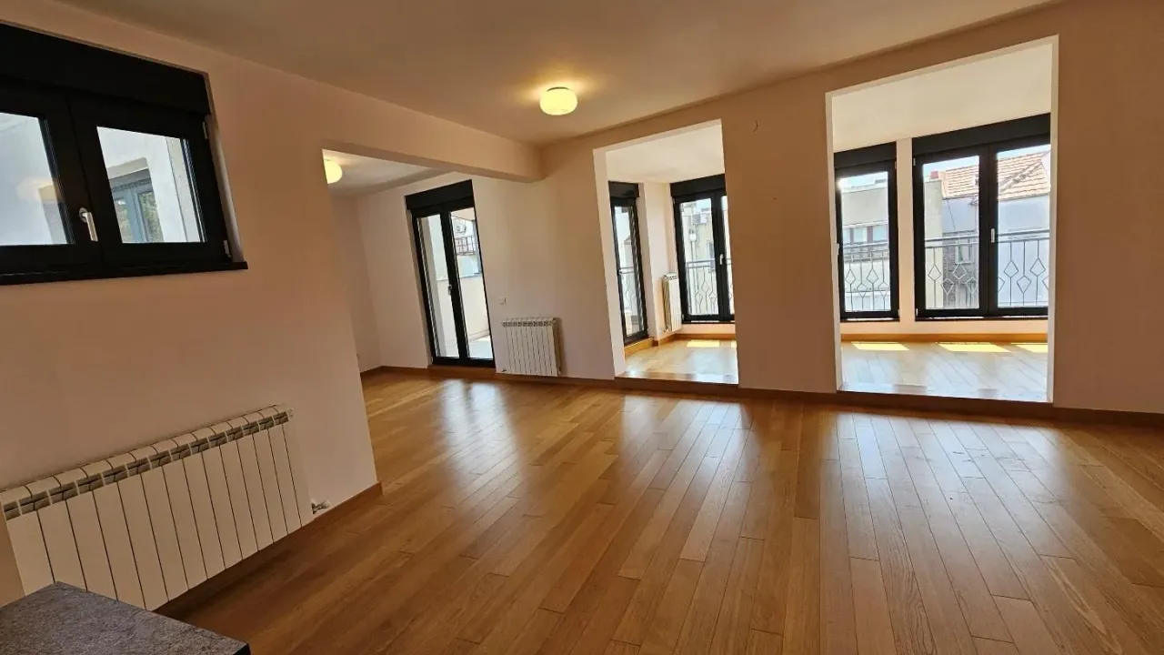 Izdavanje, stan, 136m², Kalenić Pijaca, Vračar Sve Podlokacije