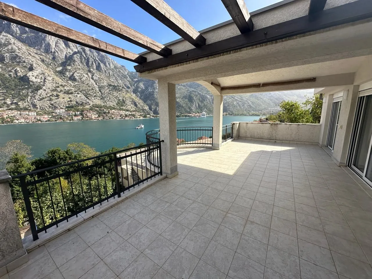 Prodaja, kuća, 330m², Muo, Kotor