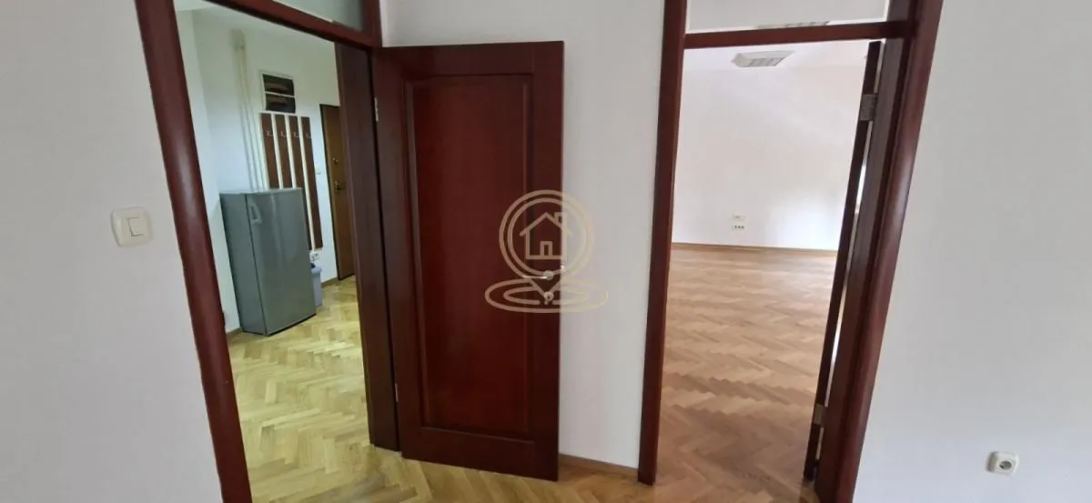 Rent, office space, 58m², Čubura, Beograd