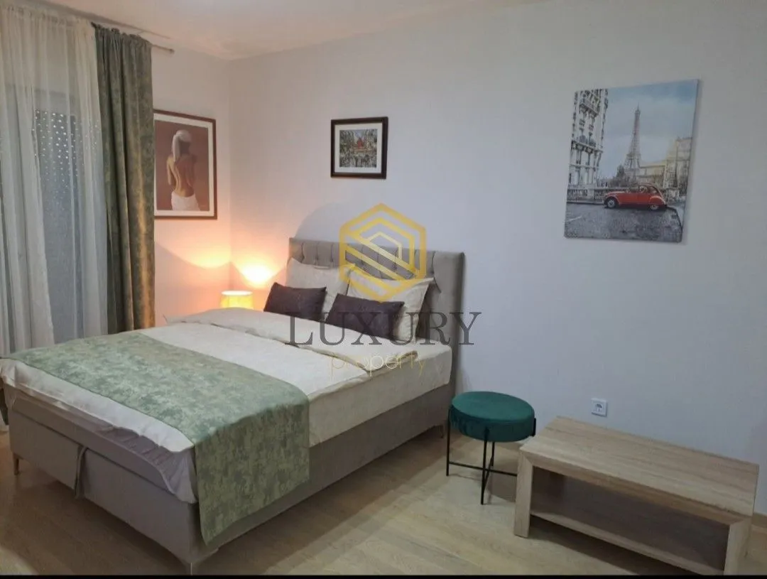 Furnished bedroom with a double bed.