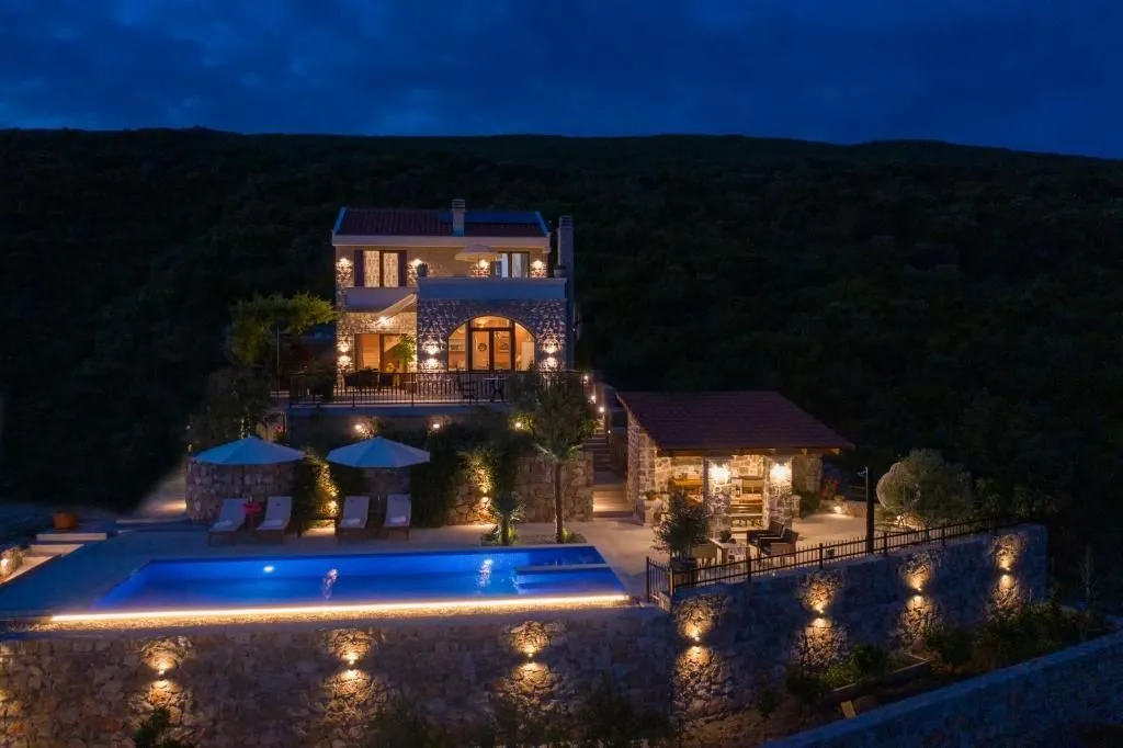 Prodaja, kuća, 300m², Zagora, Kotor