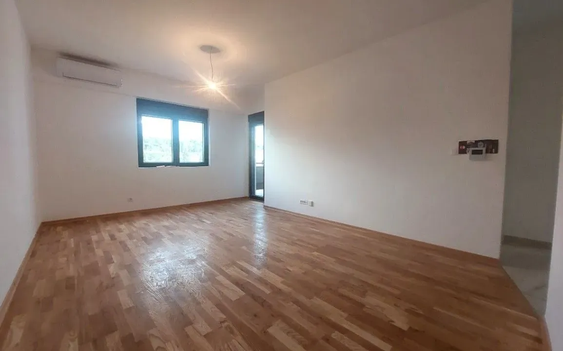 Izdavanje, jednosoban stan, 56m², Zagorič, Podgorica