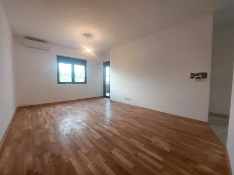 Izdavanje, jednosoban stan, 56m², Zagorič, Podgorica