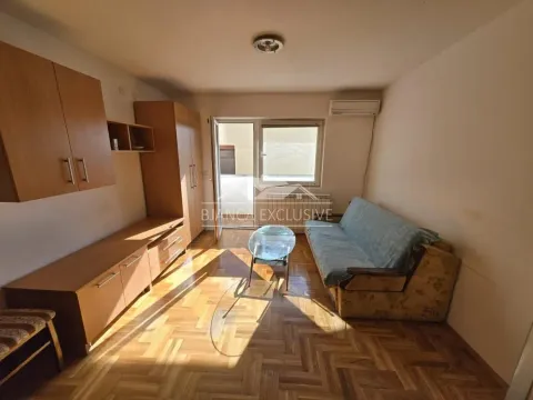 Prodaja, jednosoban stan, 28m², Petlovo Brdo, Beograd - image 1