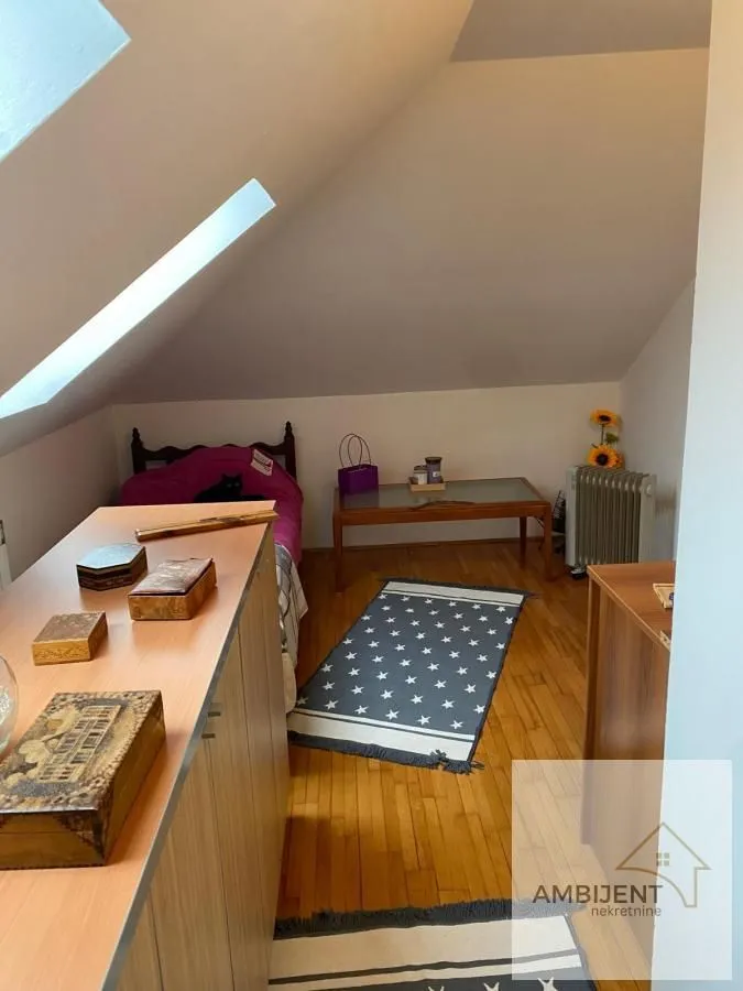 Prodaja, četvorosoban stan, 104m², Zemun Centar, Zemun Sve Podlokacije